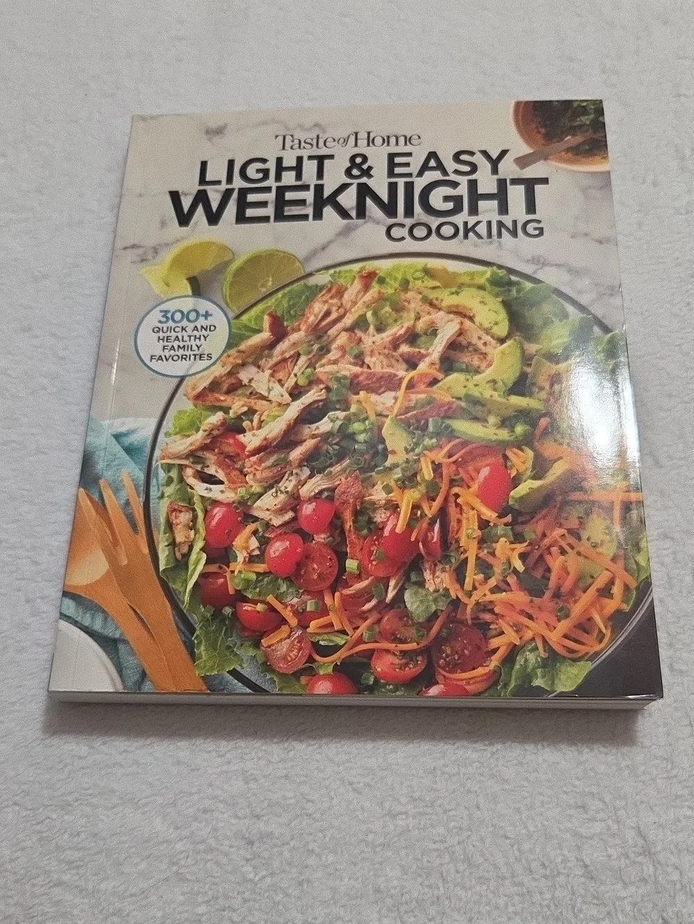 TASTE OF HOME LIGHT AND EASY WEEKNIGHT COOKING COOKBOOK